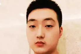 潍坊一中发喜报，山东高考第1名是他！每天练琴3小时顺便考上状元图片