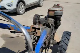 父亲的拖拉机图片