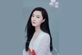 范冰冰 乌黑的长直发配上红色心形长裙，优雅自在图片