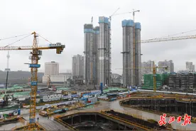 复星外滩中心：部分在建住宅已封顶，全球最高连廊双子塔开工在即图片