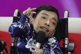 “轮椅总裁”李创立：身高不足1米，却娶了1.7米的美女为妻图片