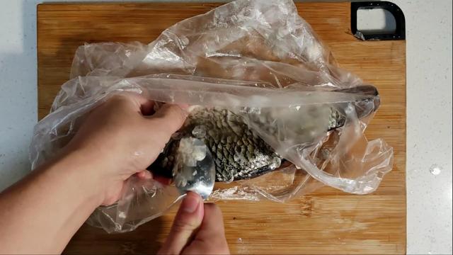 怎么剔除鱼鳞