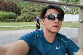 因饰演电影角色发福被嘲太油腻，郑恺晒照减肥颇见成效瘦了不少图片