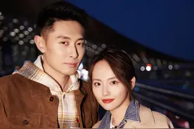 张嘉倪买超机场秀恩爱时尚街拍写真图片图片