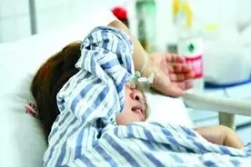 大三女生宿舍内“生子”，舍友淡定围观全程：反正不是第一胎了图片
