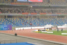 十四运会男子4×200米山东队险胜苏炳添领衔的广东队图片