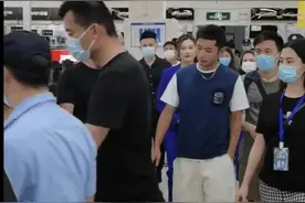 丁宁 张继科 昨天空降在深圳图片