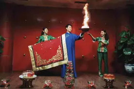 陈亚南变魔术擅抖包袱，边说边演口彩相连，曾登报公开解密小戏法图片