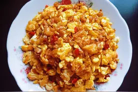 加点干辣椒，炒鸡蛋萝卜干，香辣微甜好口感，营养丰富很下饭图片