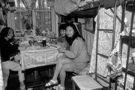 美好的80年代记忆中的北京老照片，那时候流行烫发喇叭裤迪斯科图片