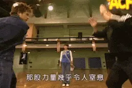 “凌晨3点，外卖小哥头戴皇冠送餐”看完头盔大战，我笑着找头盔图片
