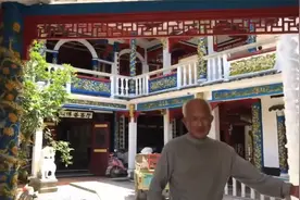 安徽76岁老人用21年，将自家危房雕成“龙宫”，网友：真的服了图片