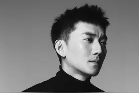 他被导演赏识，参演多部热剧，《三叉戟》中被三位老戏骨力捧图片