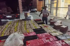 怀化警方破获一起特大销售假冒伪劣卷烟案图片