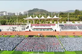 滁州学院4000余名新生向党宣誓强国有我图片