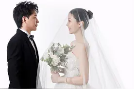 冠军教练寒夜宣布结婚，半个电竞圈送来祝福，一看新娘网友羡慕了图片