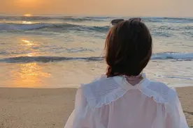 二胎生下小棉袄后，叛逆的儿子慢慢变好了，老公说女儿是来报恩的图片