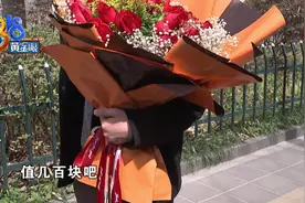 33朵玫瑰3000块？现场拆开数，老板当即变说法图片