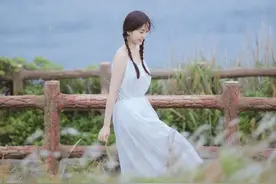“小作精”虞书欣的时尚pose很有个性，仙起来也无人能敌图片