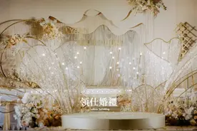 一眼就被征服的高级感，温柔的香槟色梦幻婚礼图片