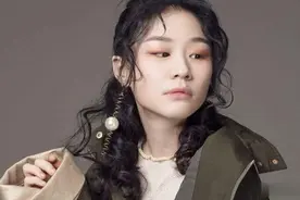 金靖出名之前有多心酸？被老师同学孤立，被老板辞退，与男友分手图片