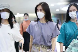 有一种时尚叫王子文，大夏天穿短裤配长靴真的不热吗？图片