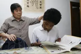 “黑人宝宝”出生8天被弃草丛，上海奶奶捡回家养了21年，“不管是黑是白，这个孩子我要定了”......图片