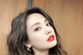 世界第一美整容？前后对比照堪称换头，如今淡妆出镜嘴唇变这样图片