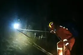 “你结婚了吗？我嫁给你啊！”女子徒步梅里雪山被困悬崖，被营救后表白消防员图片