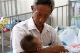 “你不要脸孩子还要脸！”爷爷带孙女睡觉从不哭，妈妈却破口大骂图片