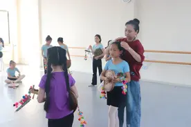 教农村孩子跳舞的北京夫妇：5年帮助62名少数民族孩子走出大山图片