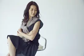 57岁大妈：跟47岁男友同居后，才发现他的真实嘴脸，很后悔图片