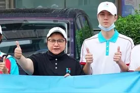 韩红事件遭官媒点名，为何赶赴河南屡遭作秀质疑？三点问题难掩盖图片