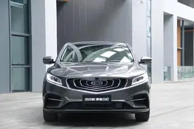 吉利博瑞：配48V轻混系统的国产B级车，全景天窗这次支持雨量感应图片