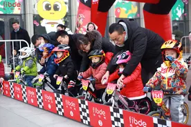 怪事！为啥现在小孩都要骑没脚蹬、没链条的自行车！图片