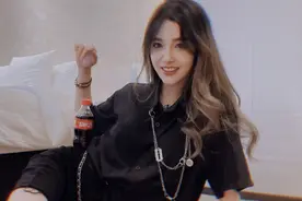 LOL解说圈新“女神”诞生？汉服美照俏皮可爱，水友：新老婆来了图片