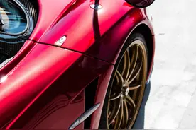 汽车补胎是常事，但是车主却不知道哪种补胎好，修理工告诉你图片