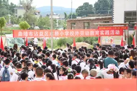 沾益：水桥小学成立劳动教育实践基地 劳动课堂让学生们体验劳动快乐图片