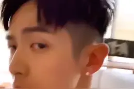柯震东晒出自拍视频，没整容痕迹却完全认不出来，还有点神似杜淳图片