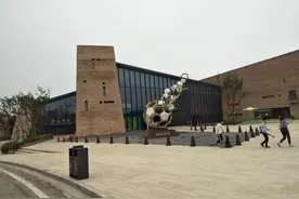 跟我去建业足球小镇吃喝玩图片