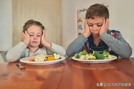 不追喂、不逗喂、不强喂！孩子见到饭就想吃，记住几个方法就够了图片