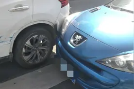 发生轻微剐蹭，自己全责且只有交强险，对方想要更换车门，怎么办图片