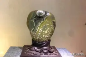 四川有种绿石头，随便捡到一块都能卖几万图片