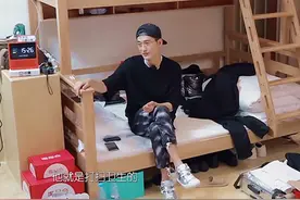 张翰的“古驰鞋”最近火了，价格不超过3千元，网友：潮男必备图片