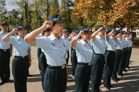 你好，孔雀蓝！火箭军某部举办首届“文职人员日”活动图片