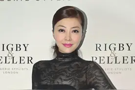 熊黛林不愧是模特出身，穿蕾丝鱼尾长裙性感妖娆，好身材尽收眼底图片