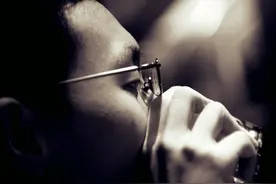 别再让自己的孩子当学霸了，学霸的痛苦你不懂，“中游”才最幸福图片