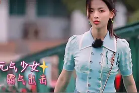 杨超越背3万元的包，向黄晓明弯腰鞠躬，和赵丽颖互动显客气图片
