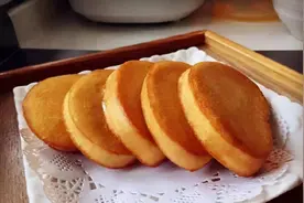 炸馒头片，有人蘸清水，有人直接炸，都不对！这样做酥软不吸油图片