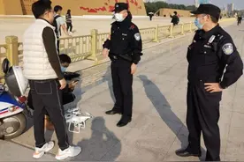 丹凤门广场有人“黑飞”无人机 被民警当场查扣图片